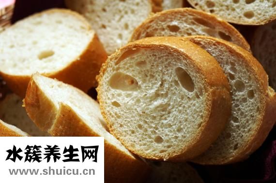 高跟鞋踩面包