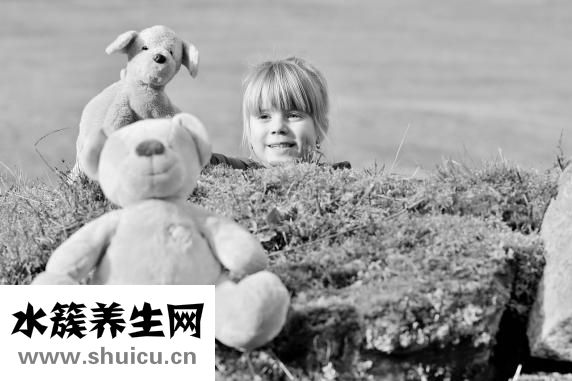 小孩打嗝怎么办