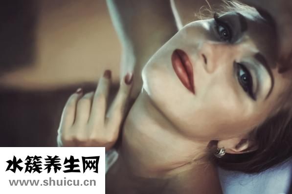 嘴唇干怎么办