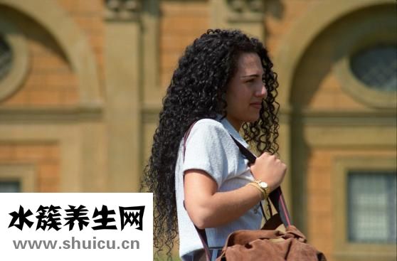 头发油怎么办