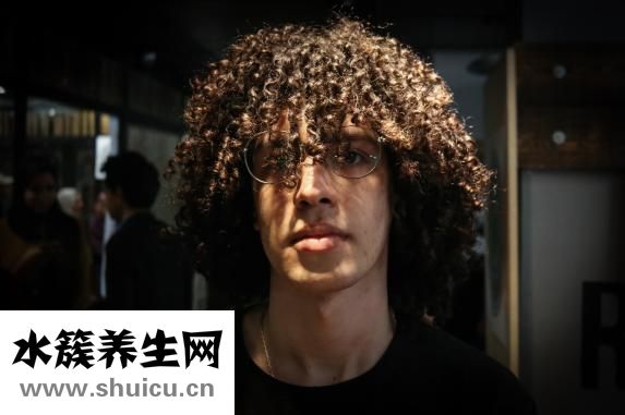 头发硬适合什么发型