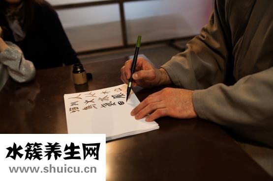方脸适合什么发型