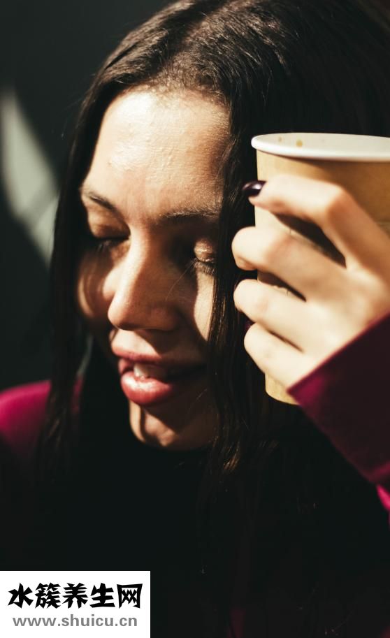 手上脱皮是怎么回事