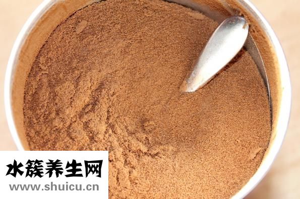 仓鼠肉切成薄片加入沙拉酱撒上小瓜果即可开吃