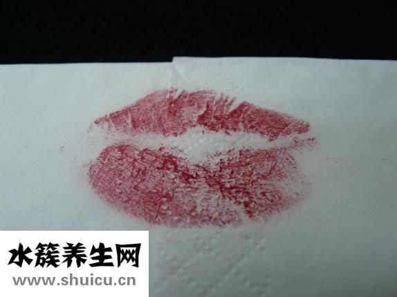 嘴唇发黑是什么原因