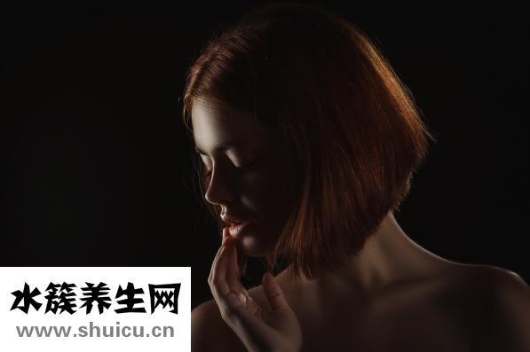 嘴唇干裂脱皮怎么办