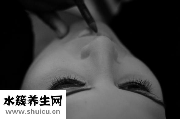 如何去颈纹