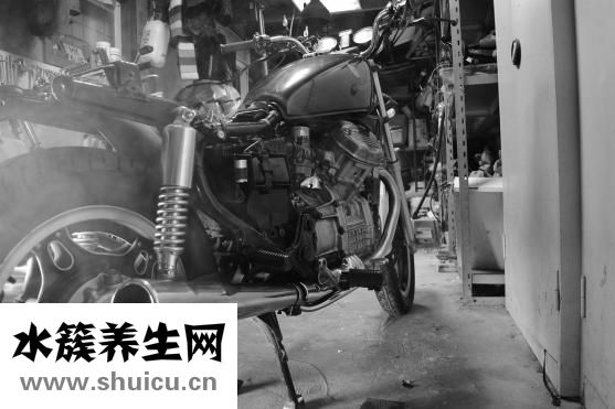 新生儿打嗝怎么回事