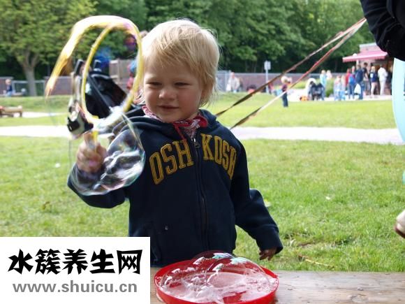 婴儿为什么吐奶