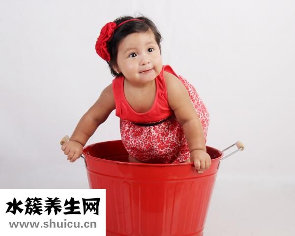 奶水不足可用吸奶器喂奶奶粉喂养最好