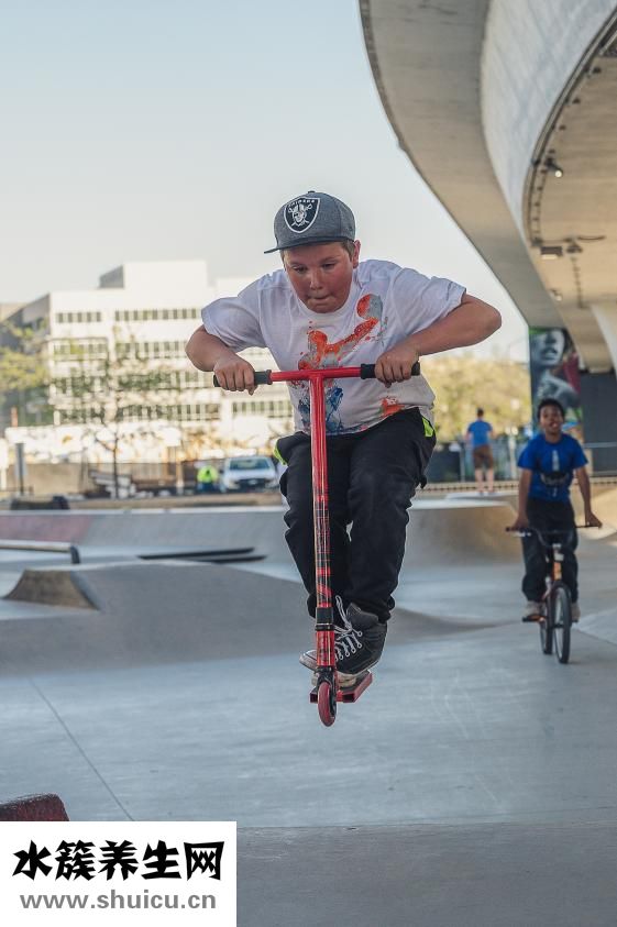 睡觉手麻是怎么回事