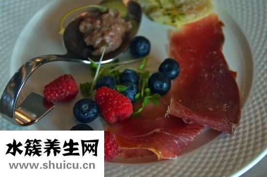 皮肤干燥吃什么