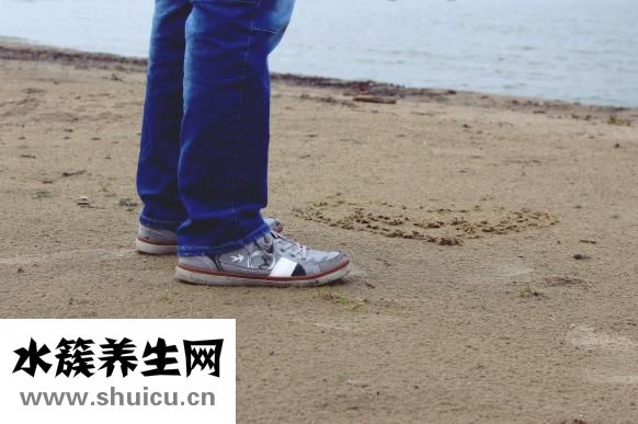 扭伤脚怎么办
