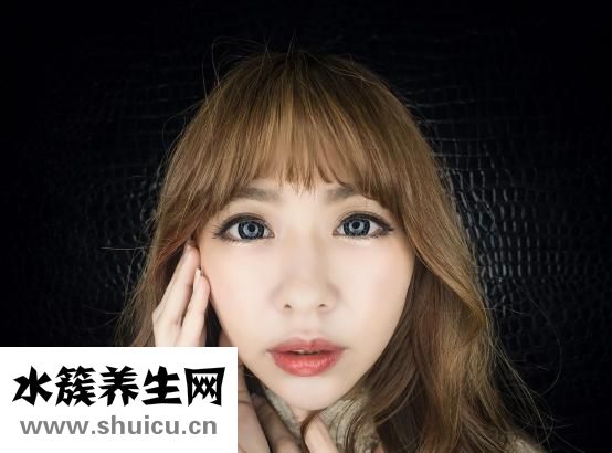 嘴唇干裂怎么办