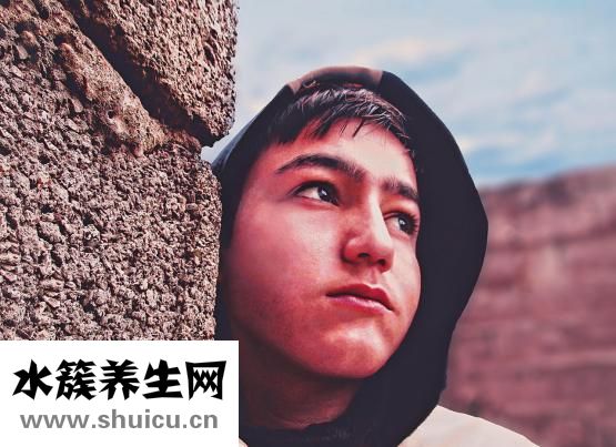 脸肿是什么原因