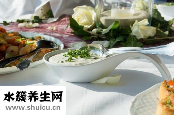 喉咙痛不能吃什么