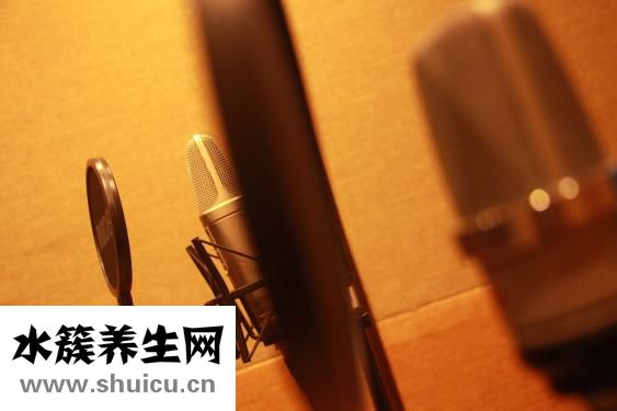 嘴唇干裂怎么办