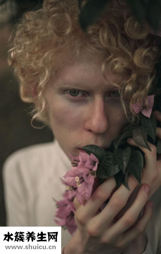 眼睛凹陷怎么办