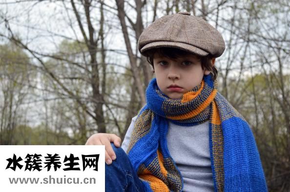 宝宝吐奶是怎么回事