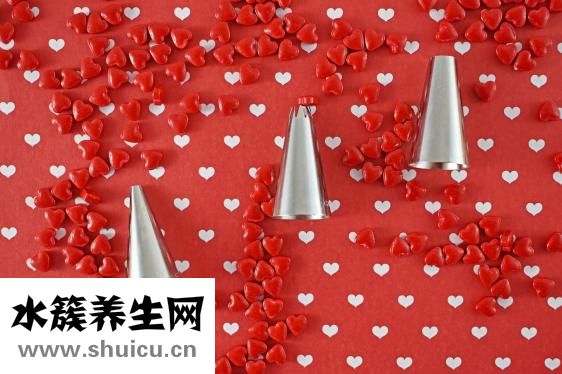 拿什么东西不用手