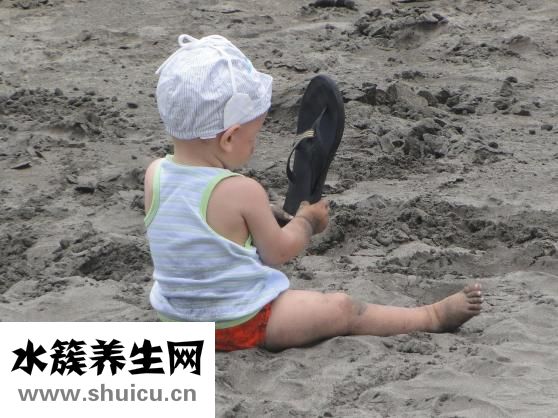 婴儿经常吐奶怎么办