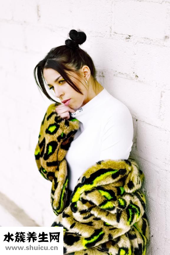 脸上起皮是怎么回事