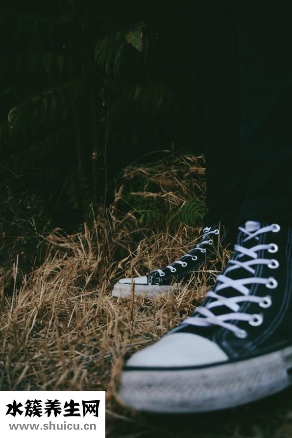 脚浮肿是怎么回事