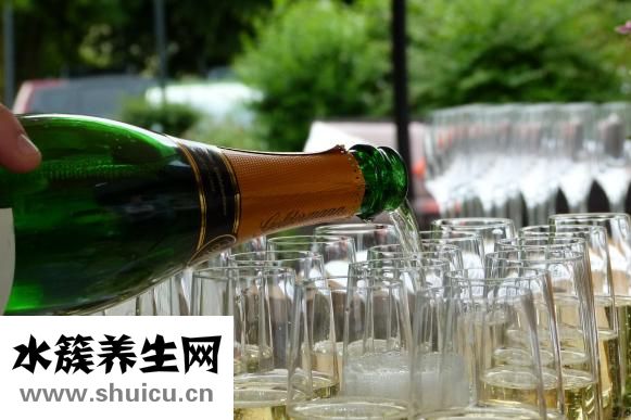 一箱矿泉水多少瓶