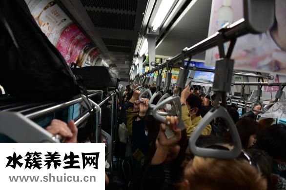 脚指甲变厚怎么回事