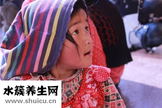 宝宝老吐奶怎么办