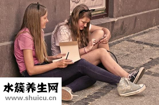 怎么样给头发补水