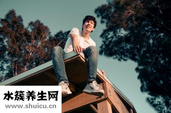 婴儿为什么会吐奶
