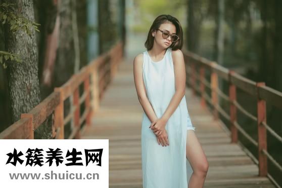 短发如何使用卷发棒