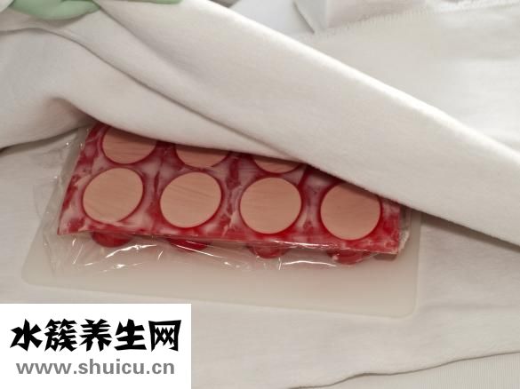 肤色暗黄穿什么颜色