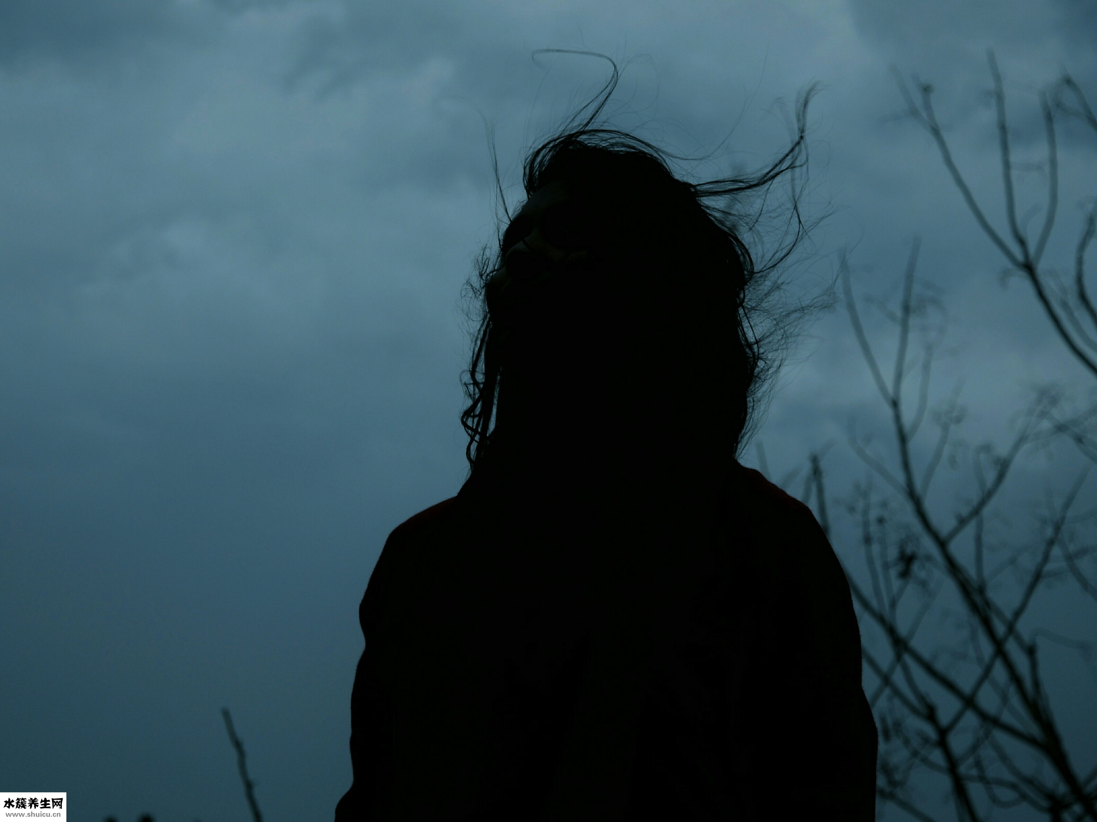 怎么用直发棒卷刘海