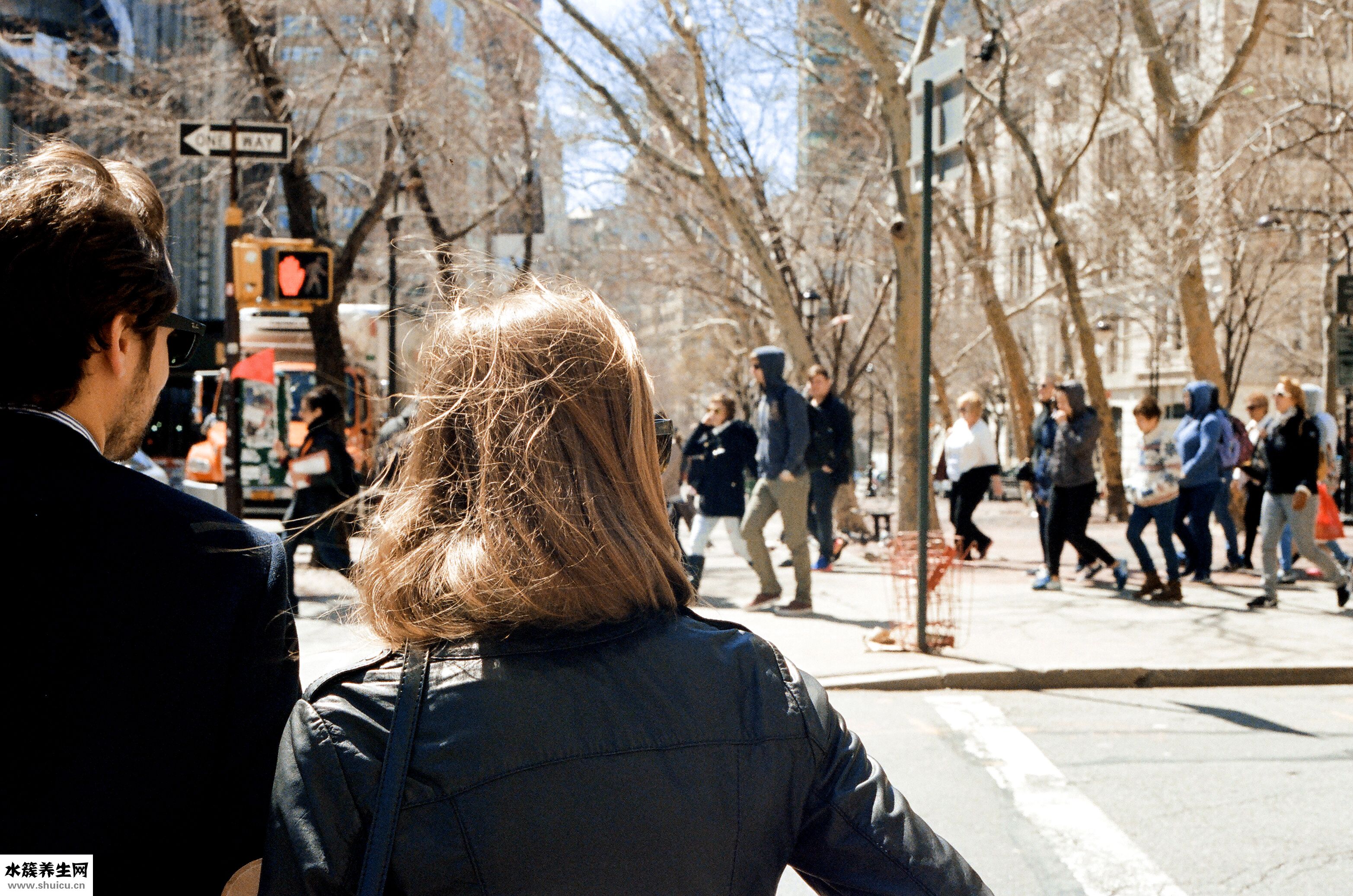 发尾微卷发型怎么弄
