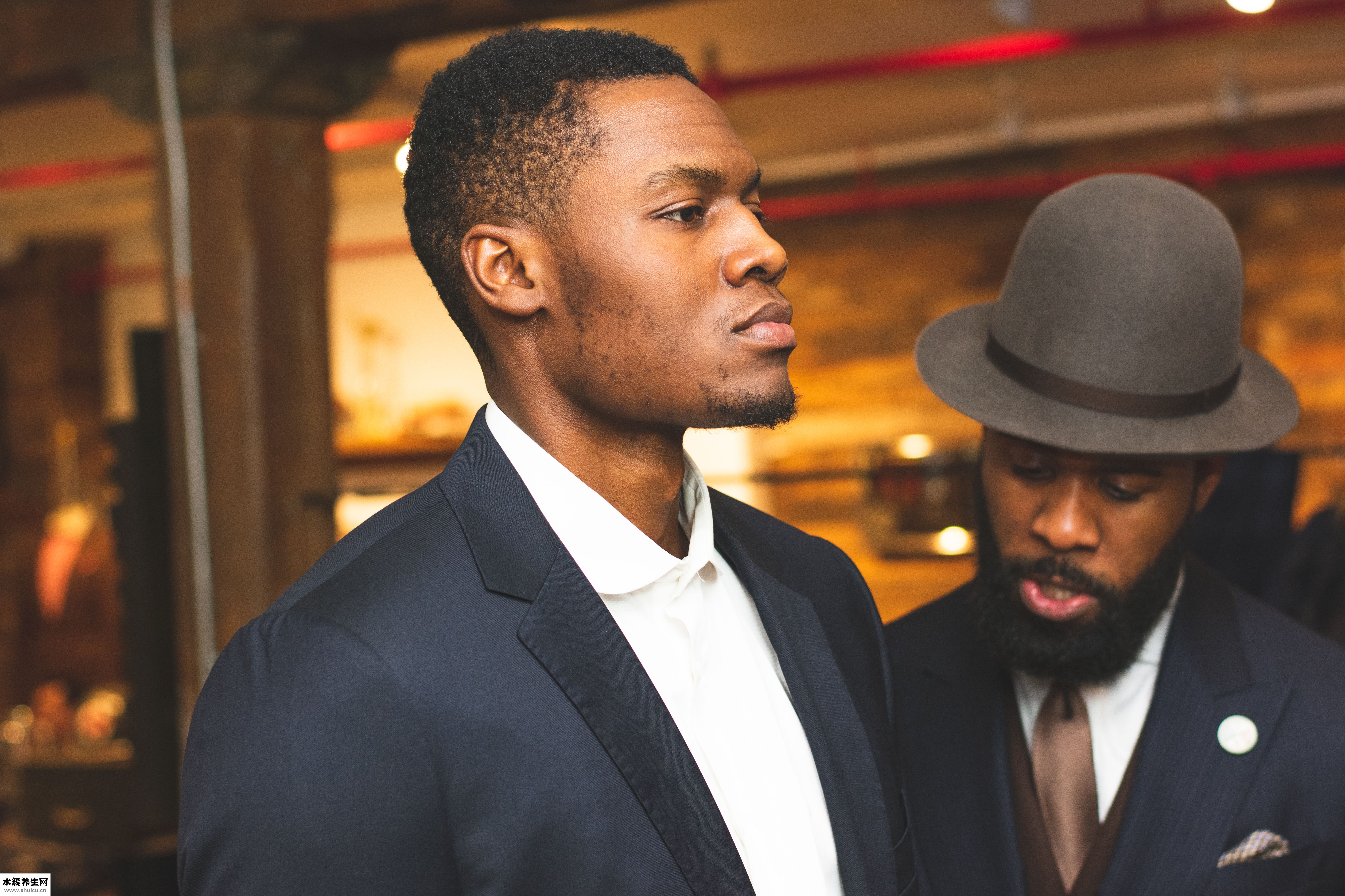 美女在酒吧怎么玩