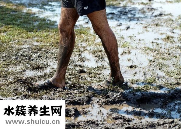 大腿酸痛是怎么回事？一般肌肉拉伤韧带会加重症状