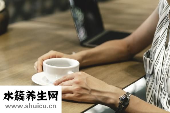 手脚痒怎么回事
