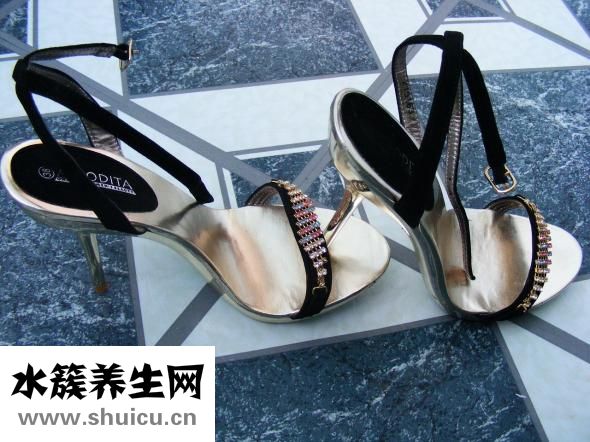 脚底多死皮怎么