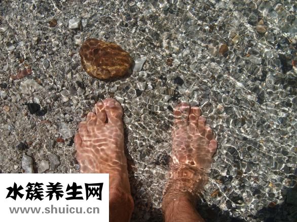 脚上脱皮怎么治疗