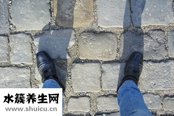 军靴怎么挽裤腿