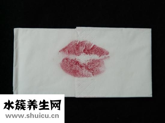 产妇嘴唇起皮怎么办