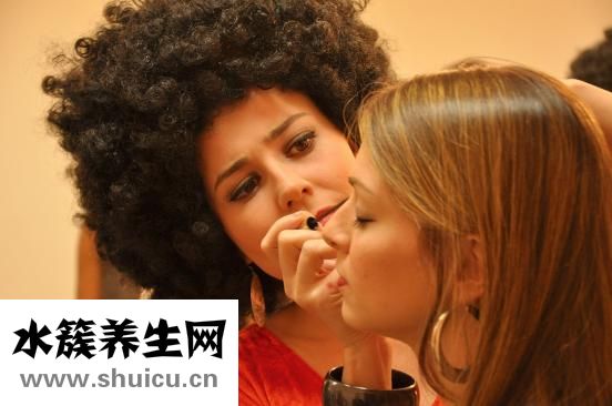 肤色不均怎么化妆