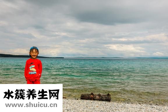 婴儿总摇头怎么回事