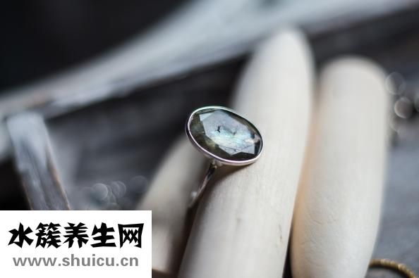 鱼刺扎进手指怎么办