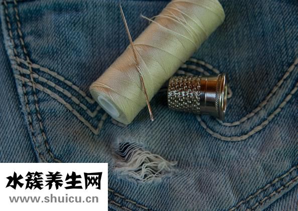 西服怎么装行李箱
