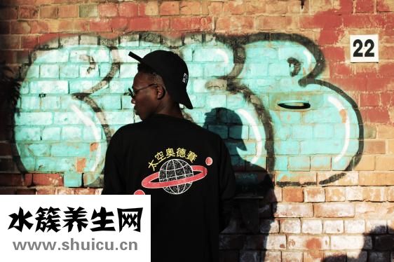 男子生活邋遢怎么办？可能是长时间穿衣或经常吃油腻食物