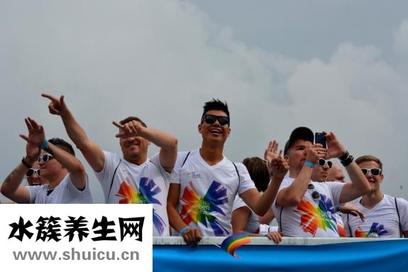 车钥匙套怎么上