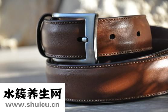 双扣皮带怎么系